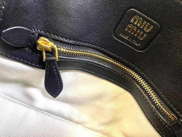 スーパーコピーブランドバッグ着用イメージ